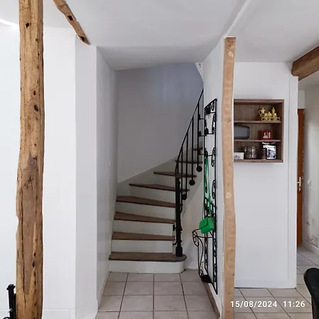 Aux Volets Bleus Conty