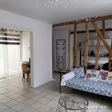 Holiday home Aux Volets Bleus Conty